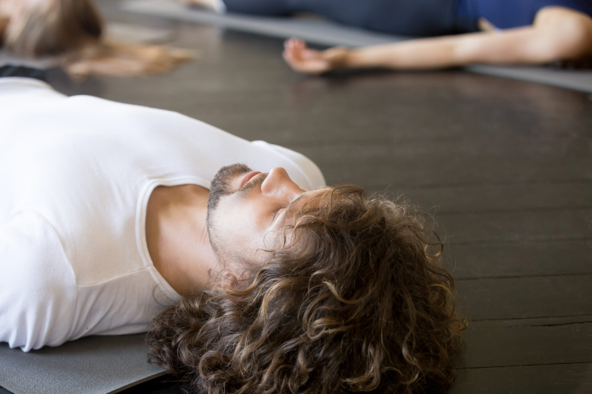 Discover how Ayurveda sleep tips (Dinacharya) restore natural rhythms for deeper rest. Learn why sleeping by 10 p.m. supports balance, nervous system health, and long-term well-being.